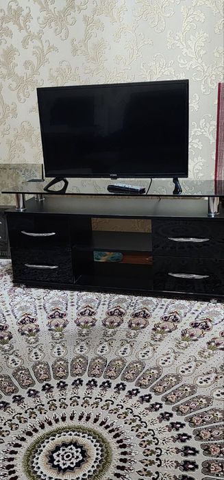 Телевизор LG с подставкой продаётся срочна televizor LG postavkasi