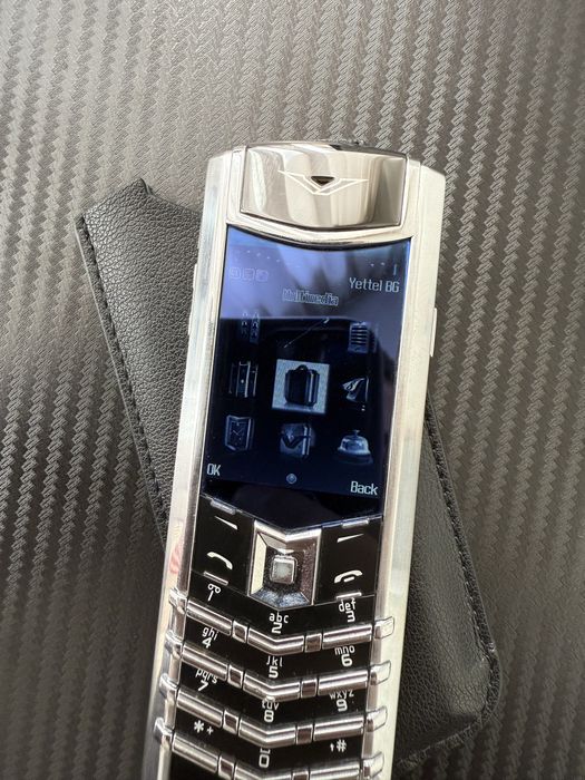Vertu Signature V