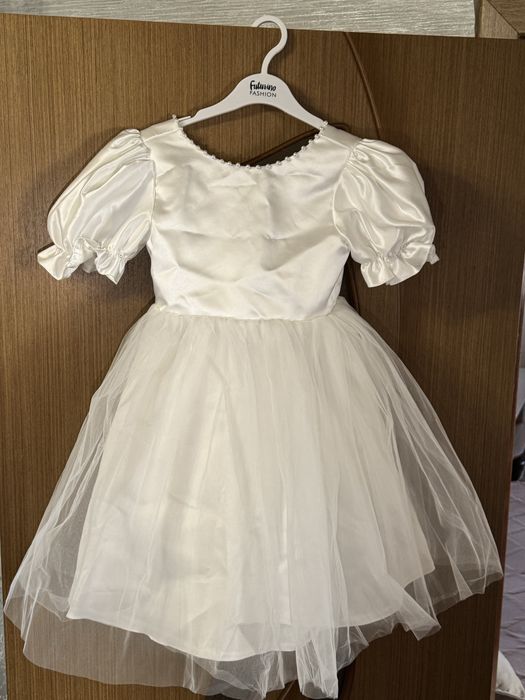 Нарядное платье для девочки 5-6 лет