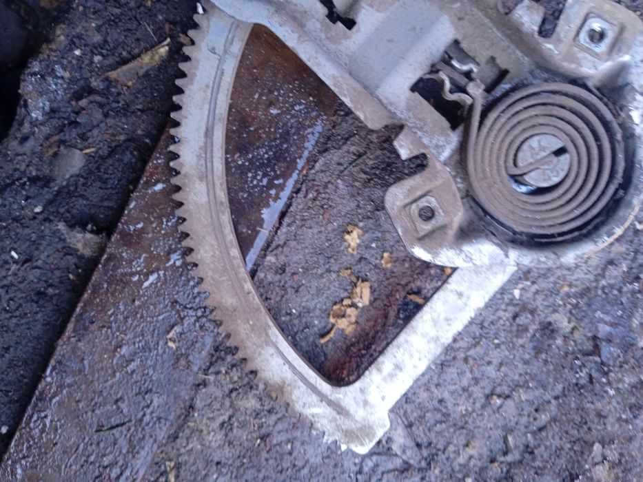 Мерседес 124 стеклоподъёмник, решётка