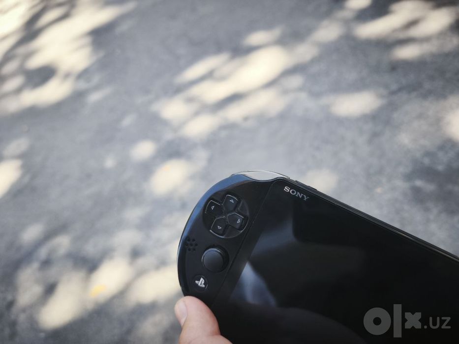 PS Vita 2000 slim