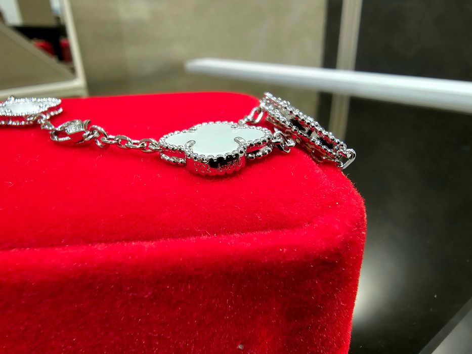 Van Cleef & Arpels VCA Silver Mother 20 Motifs Alhambra Дамско Колие