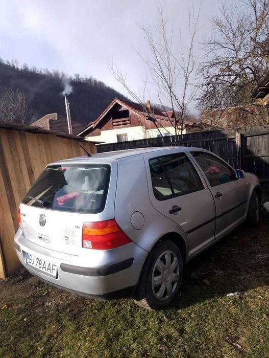 Vând golf 4 1.6 benzina