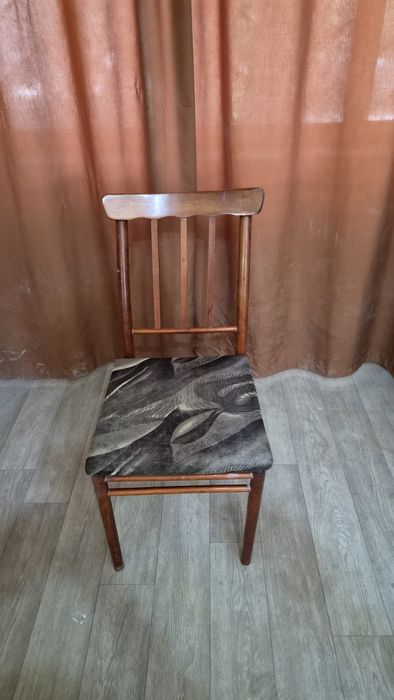 Продам стулья дерево