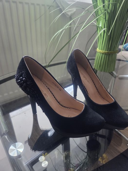 Pantofi de catifea