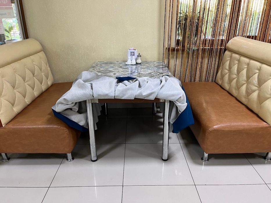 Комплект мебели для кафе, стол, диваны