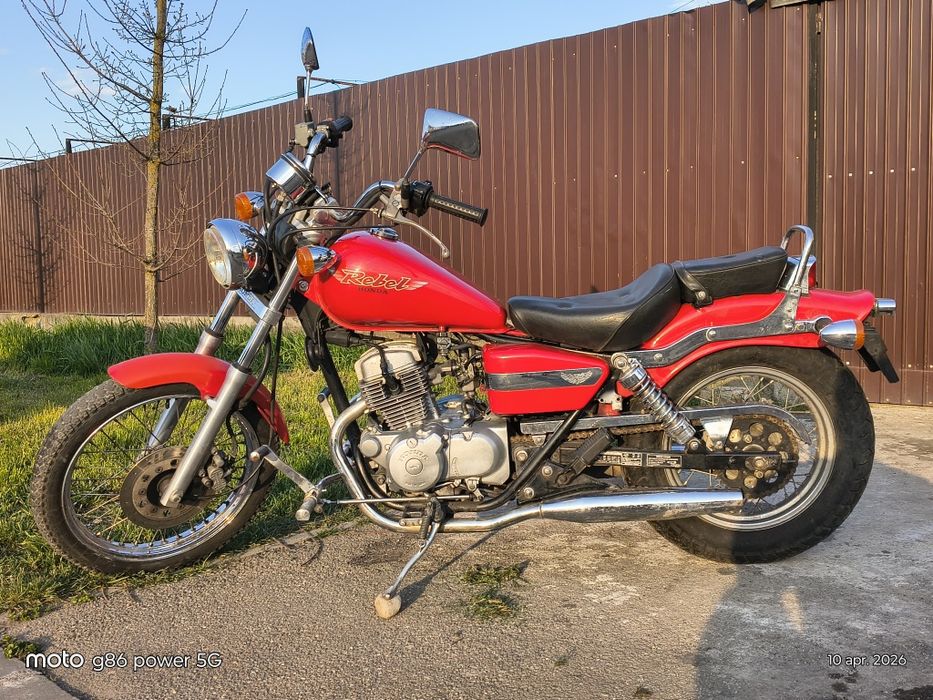 Vând Honda Rebel 125