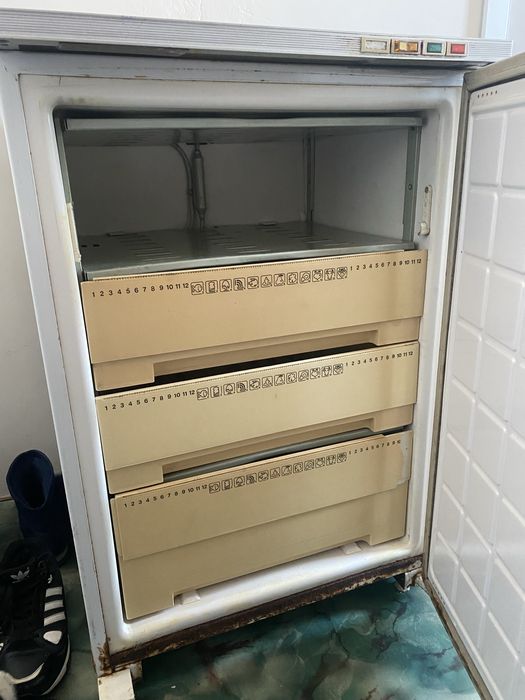 Продам б/у морозильник