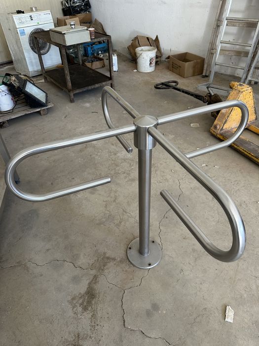 Вход изход въртяща стойка