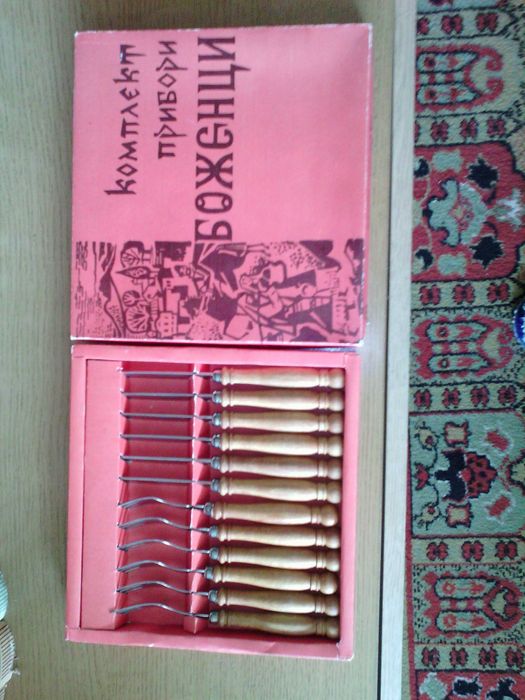 прибори; каничка и чаши