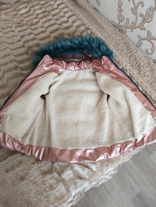 Продам детские куртки