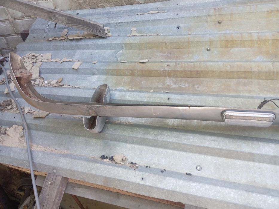 Продам бампер  2101 заднии