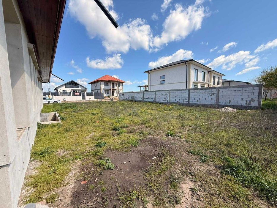 Teren intravilan pe partea dreapta Valu lui Traian, zona foarte buna, cartier nou