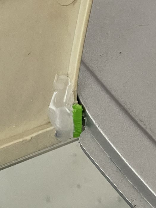 Doua acvarii cu capac, colturi curbate si lumina