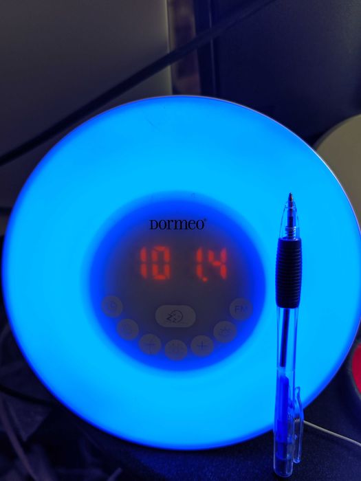 Радио часовник с аларма и различни цветове Дормео Dormeo