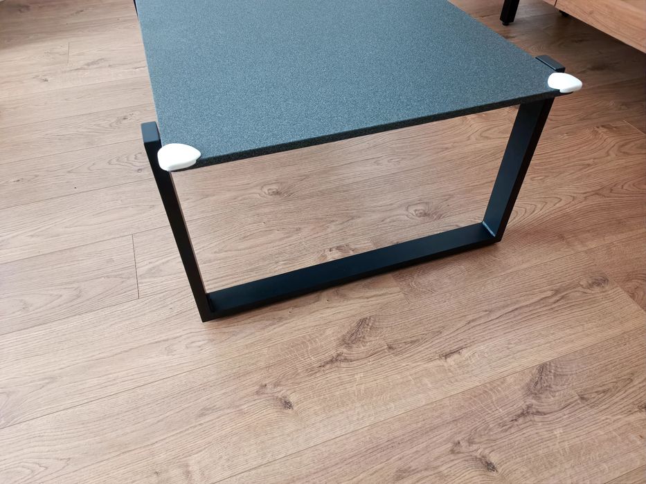 Супер здрава и запазена маса за вътрешно и външно ползване