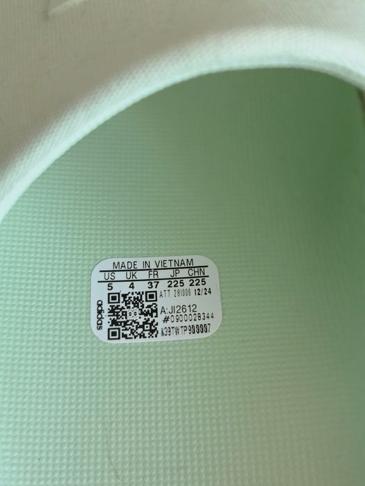 Adidas нови дамски чехли 37