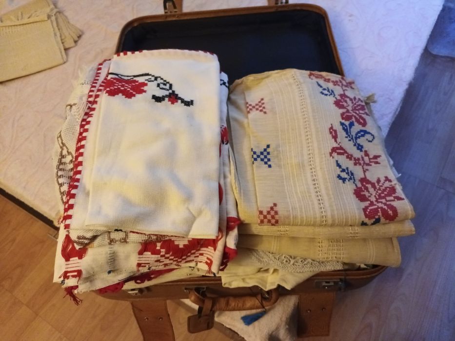 Obiecte traditionale cusute manual