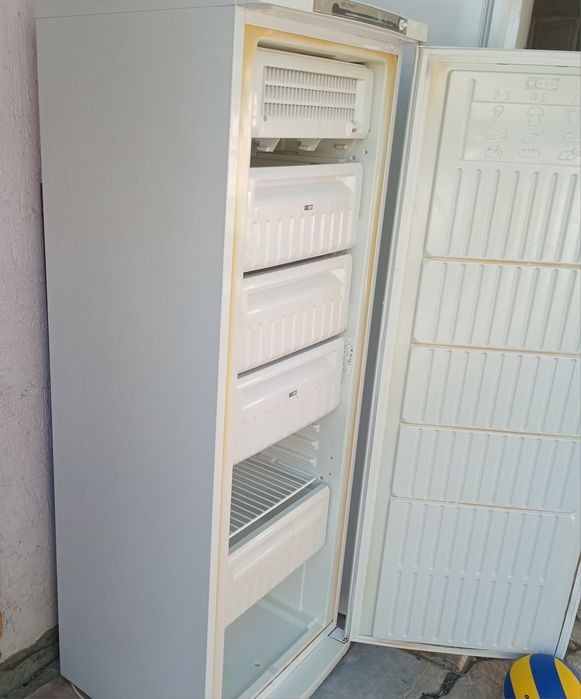Морозильник INDESIT вертикальный
