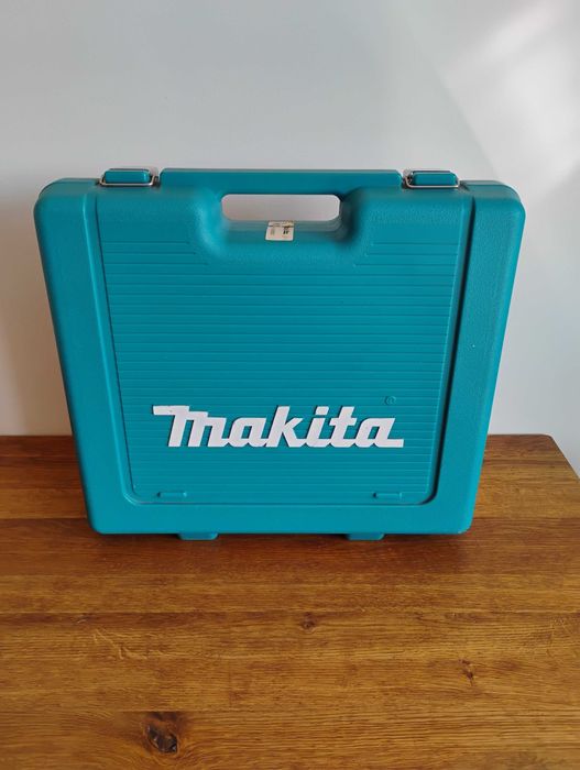 Makita акумулаторна ударна бормашина 18V