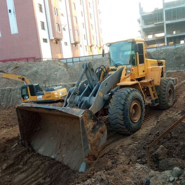 Погрузчик Волво 2002йил 5 куба