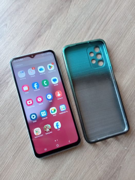 Telefon impecabil Samsung cu husa 300 de Lei
