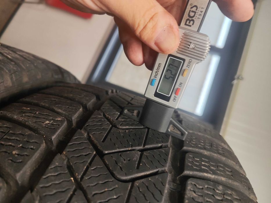 4бр. зимни гуми 235/40/19 Pirelli