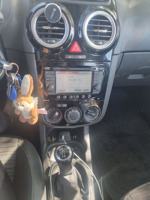 Opel corsa ,an de fabricație 2014 benzina  motor 1.2 culoarea gri,
