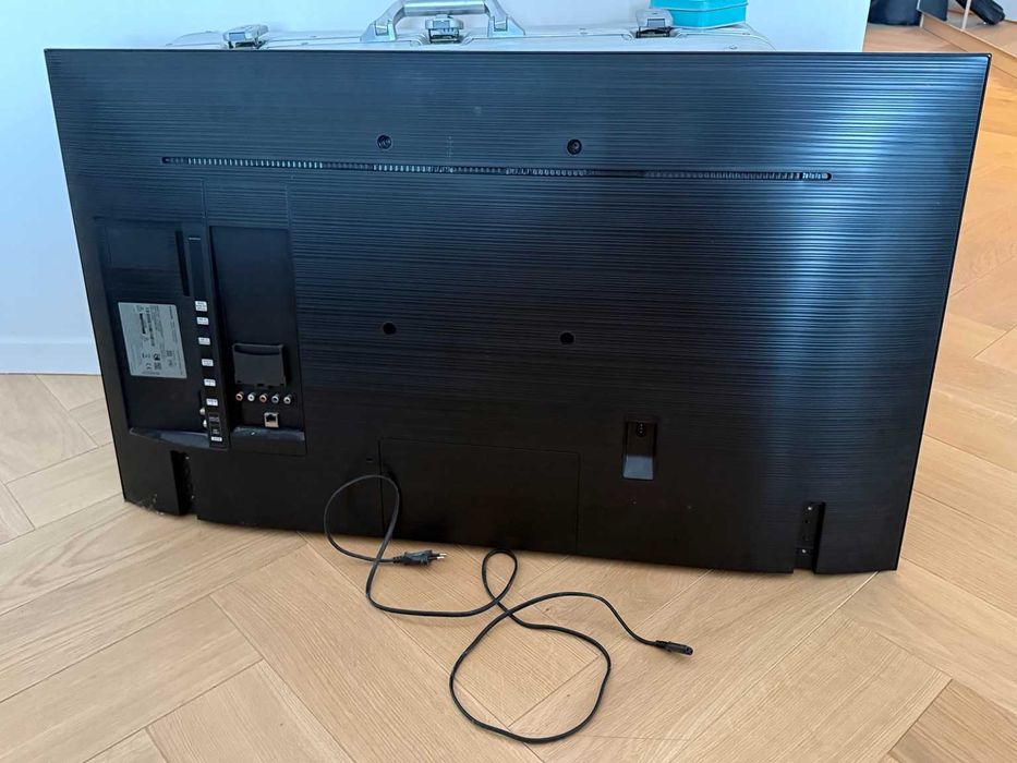Samsung model TV  екран рамзер 97/55/108 модел: UE43RU7092U версия 02/URU7100