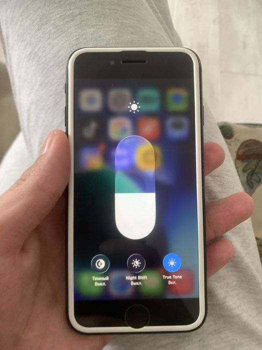 Продам айфон Se 2020