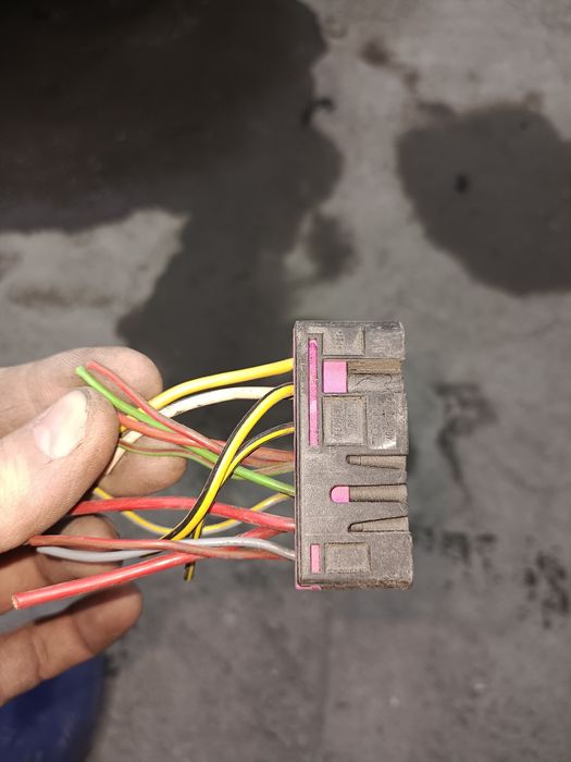 Разъем на гитару