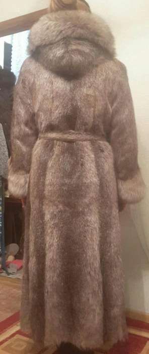 Продам шубу из нутрии.