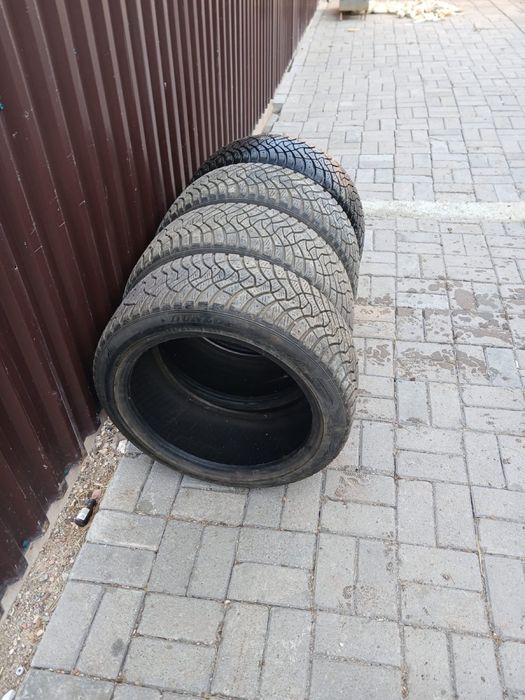 Зимние шины продается