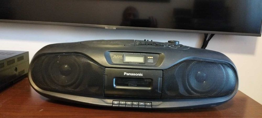Casetofon panasonic cu CD plus 100 casete