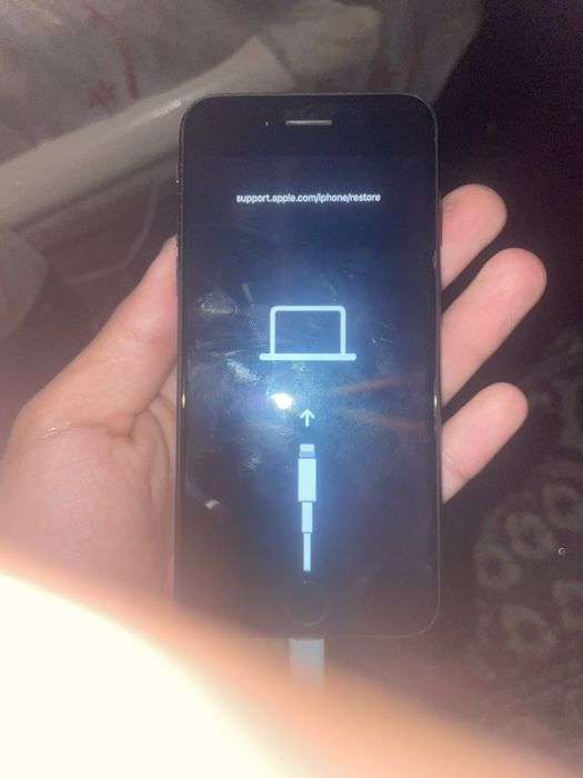 Iphone se 2020 iclout 64 qora