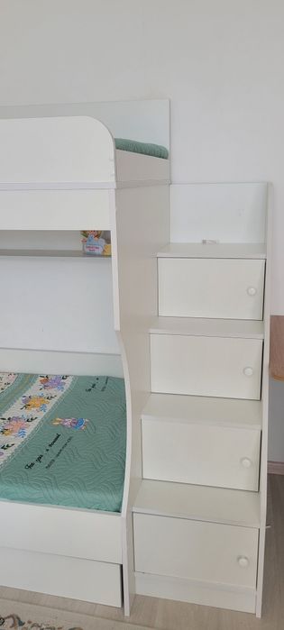 Продам двухъярусную  кровать