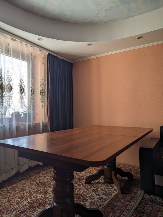Продам стол для гостинной