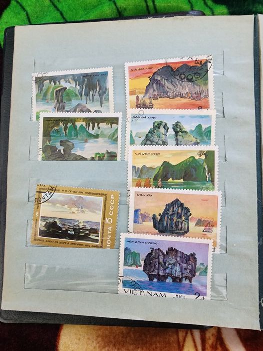 Продам марки почтовые два альбома