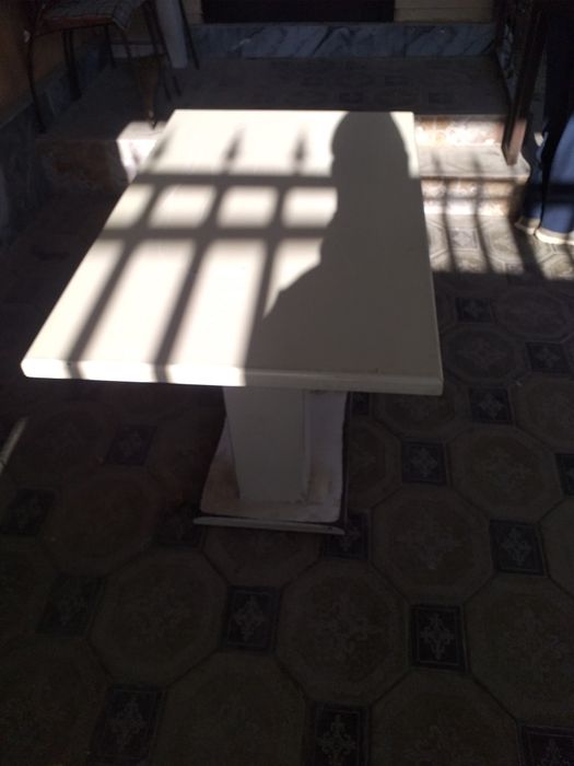 Продаётся стол для конфетки или для дома