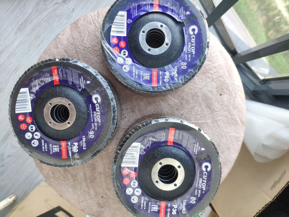 Диск лепестковый шлифовальный