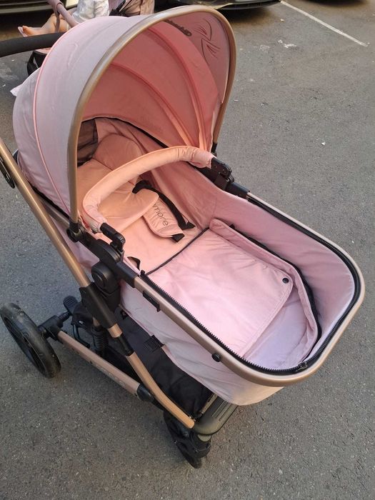 Cărucior roz cu landou si scoica