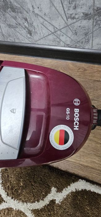 Пылесос BOSCH в рабочем состоянии