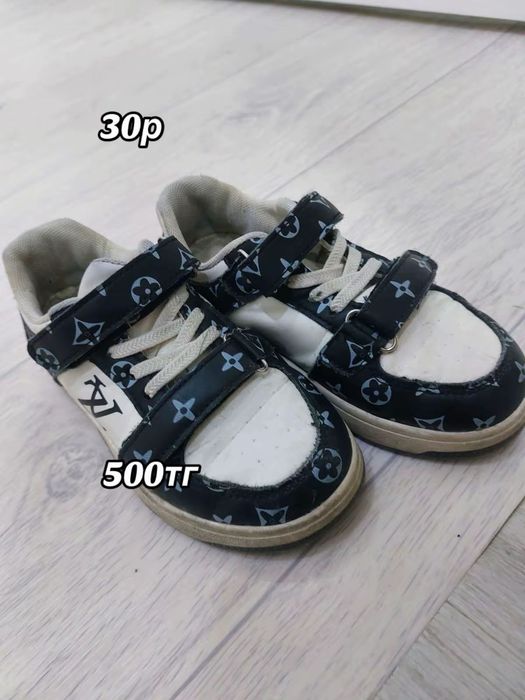 Детские кроссовки на девочку