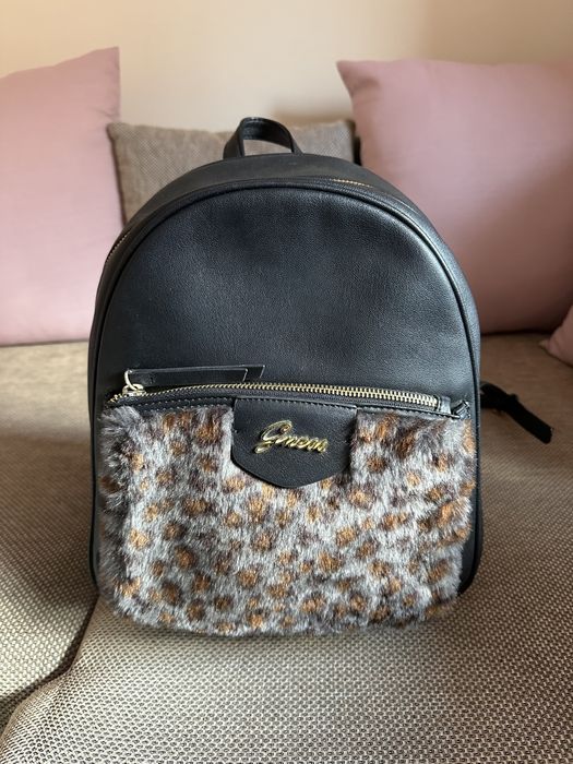 Кожена раница Guess