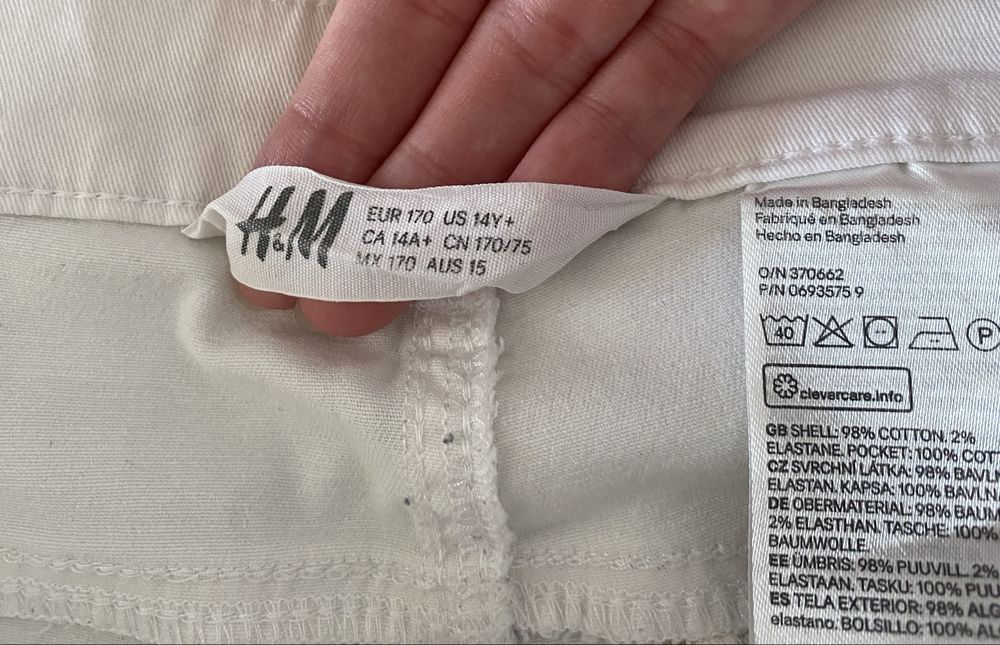 Pantaloni scurti albi fete