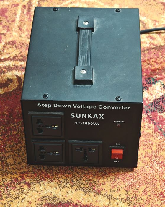 Convertor de tensiune 230VAC-110VAC ST-1600VA SUNKAX volt