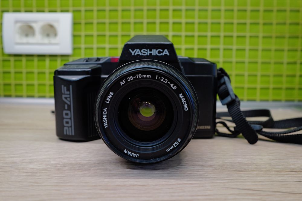 Aparat foto Yashica 200 AF cu obiectiv 35-70 autofocus film