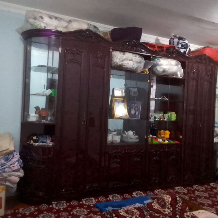 Stenka sotiladi holati eski ham emas yangi ham emas narxini kelishamiz