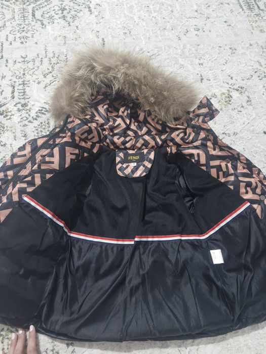 Продам детскую куртку