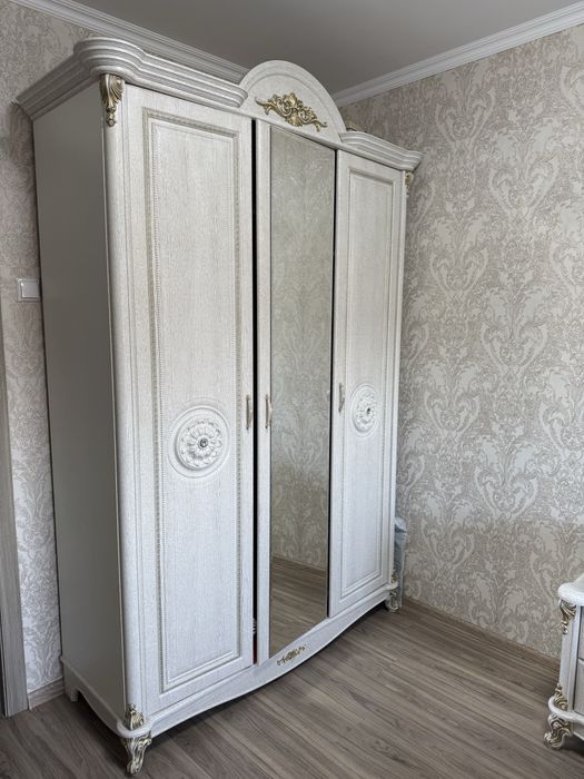 Продается спальный гарнитур